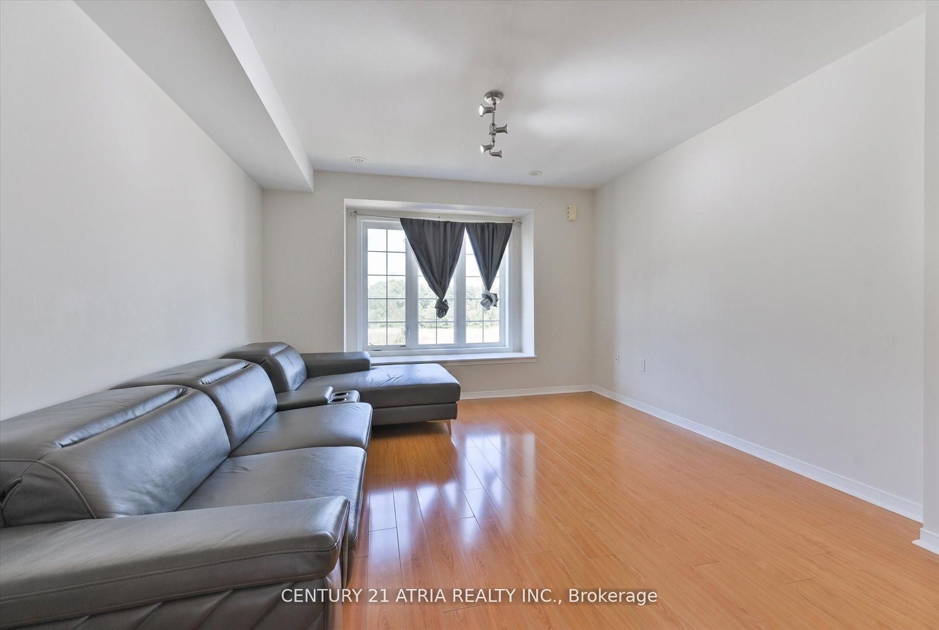 5245 Major Mackenzie Drive E Property Photo 7