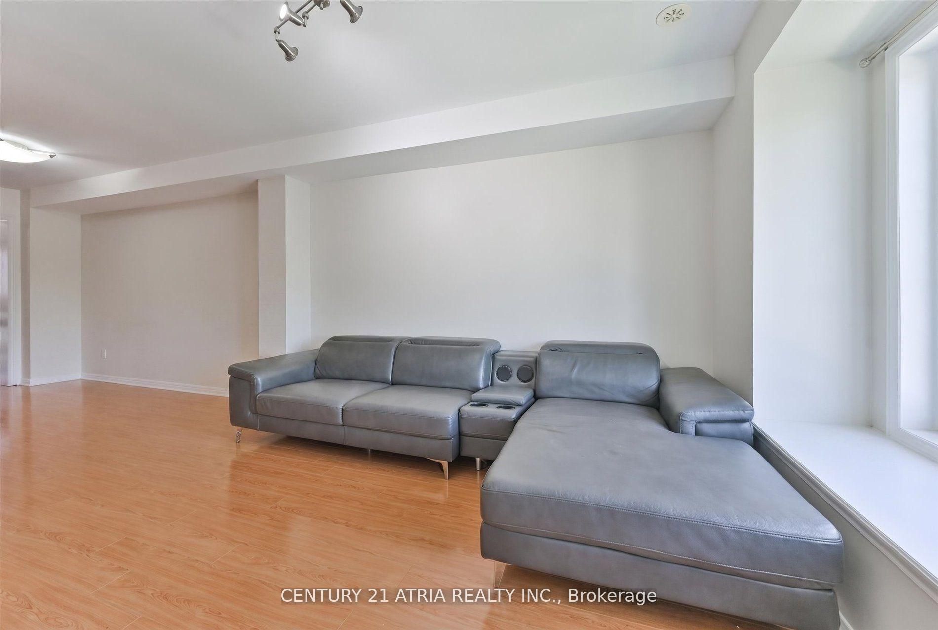 5245 Major Mackenzie Drive E Property Photo 8