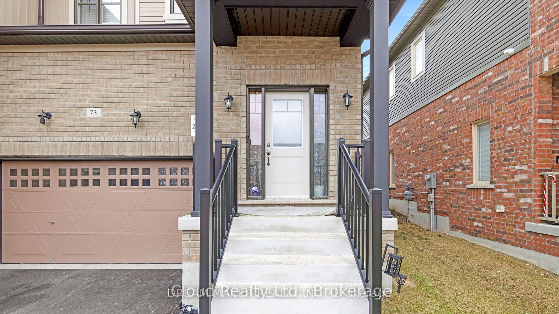 73 Lorne Thomas Place Property Photo 3
