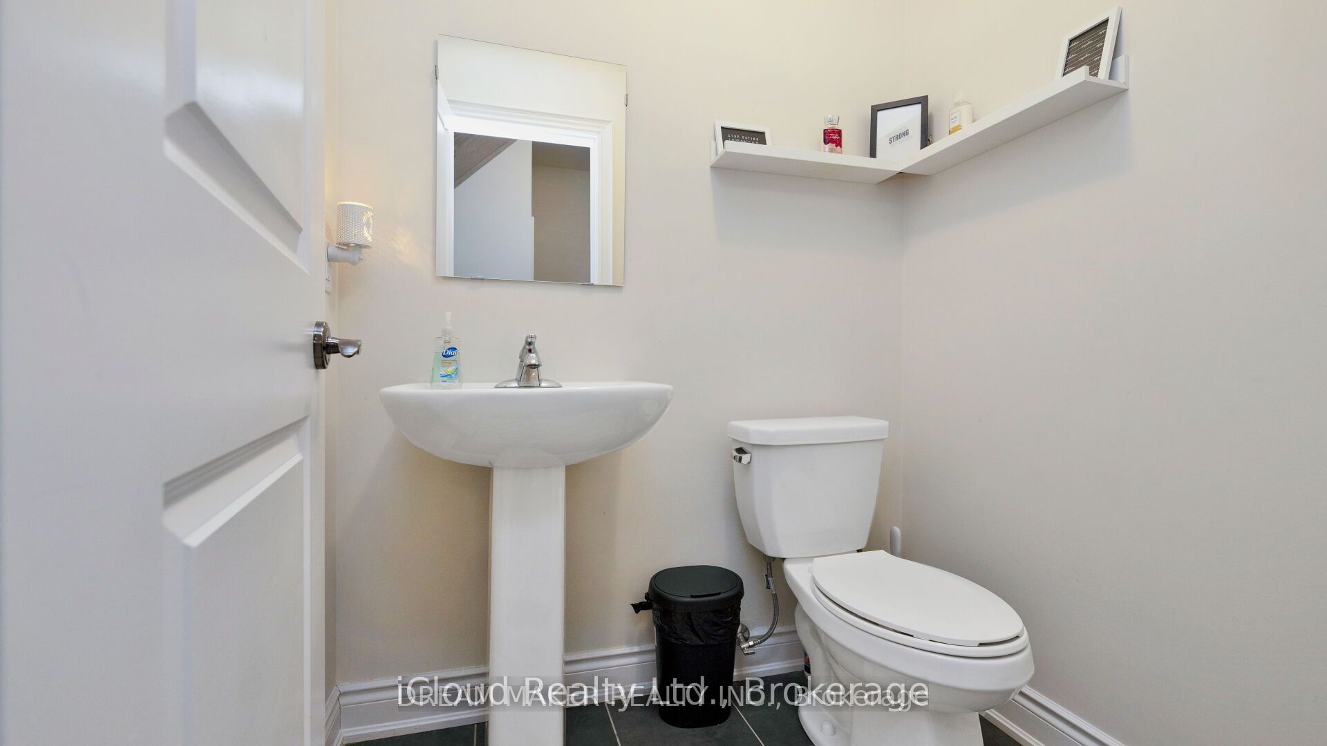 73 Lorne Thomas Place Property Photo 8