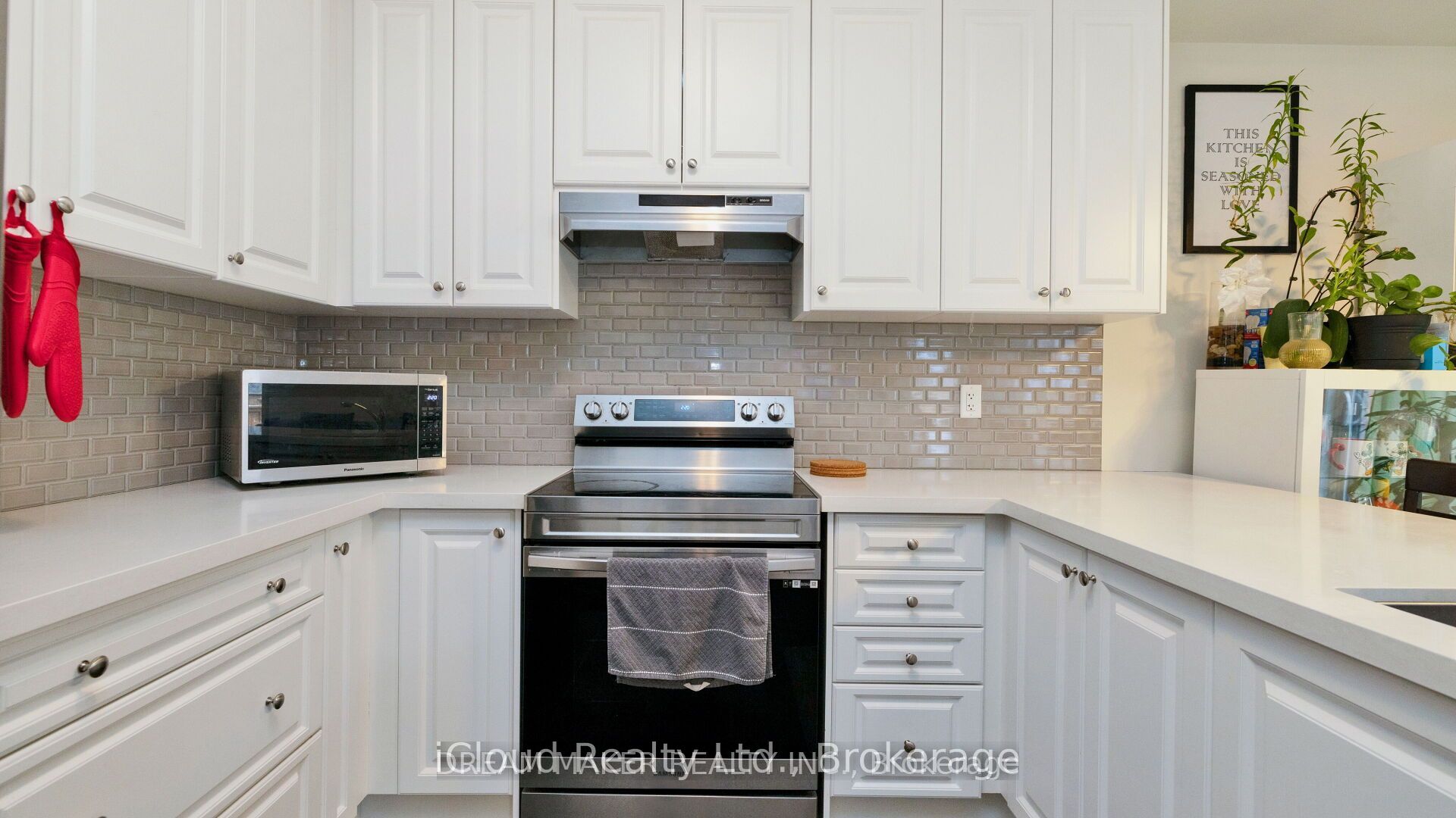 73 Lorne Thomas Place Property Photo 15