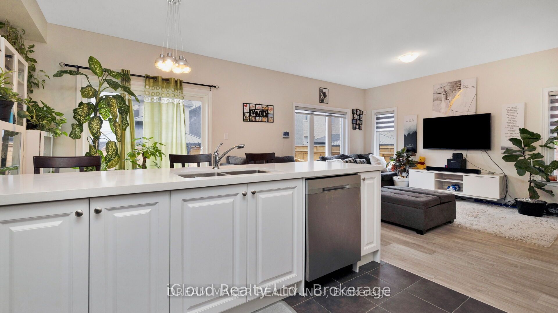 73 Lorne Thomas Place Property Photo 16