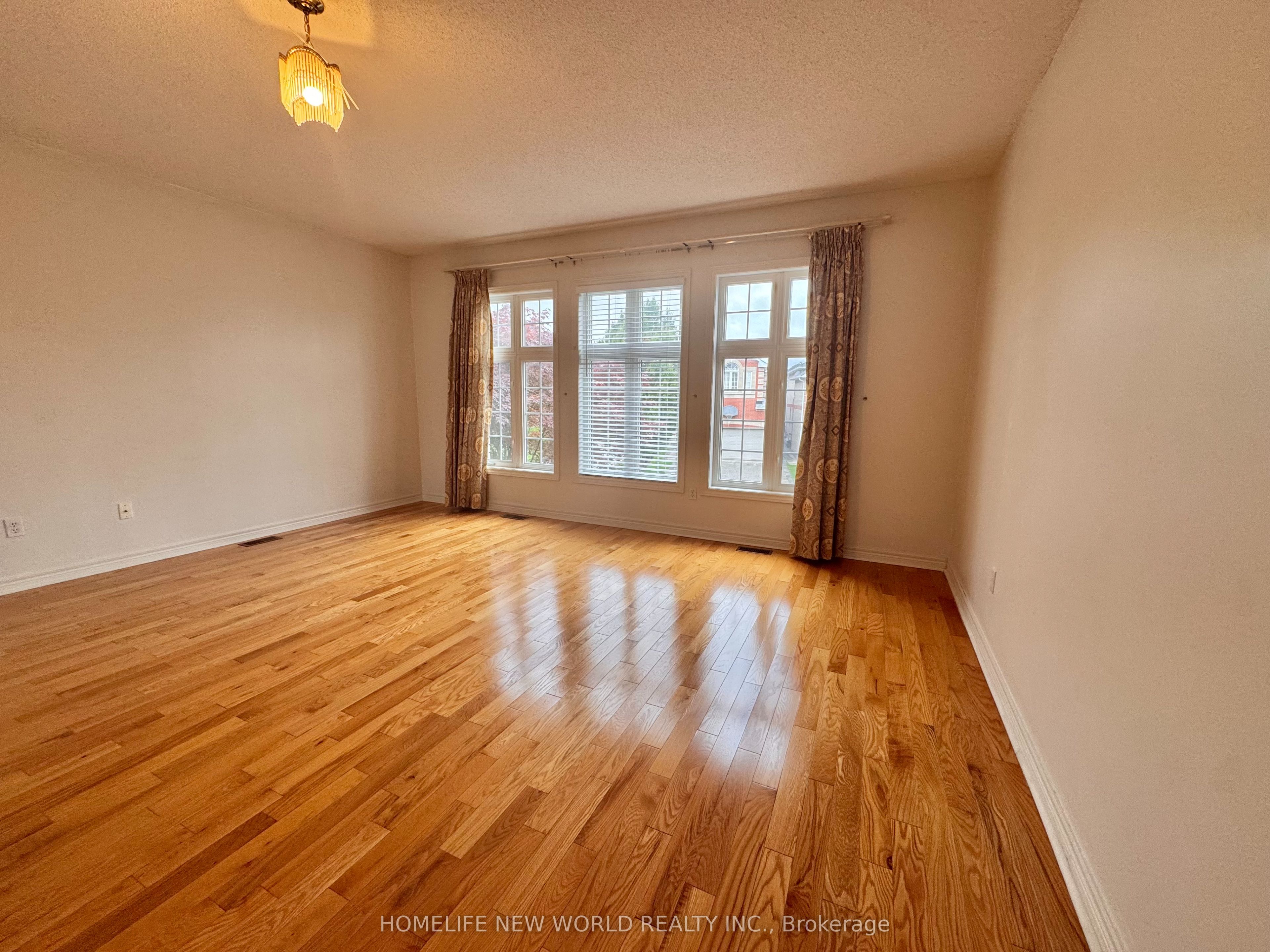 7 Symphony Gate Property Photo 11