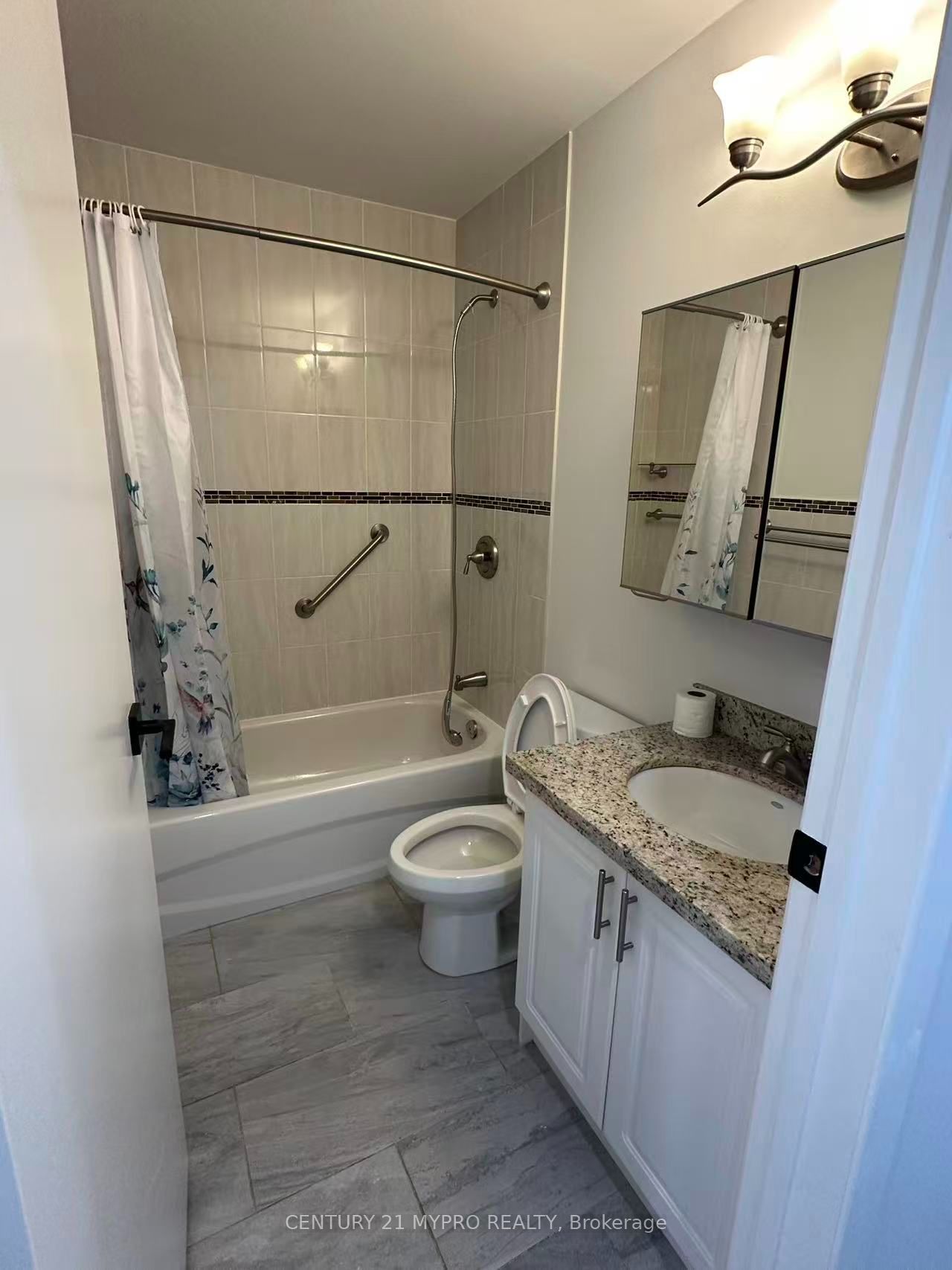5 Chant Crescent Upper Property Photo 4