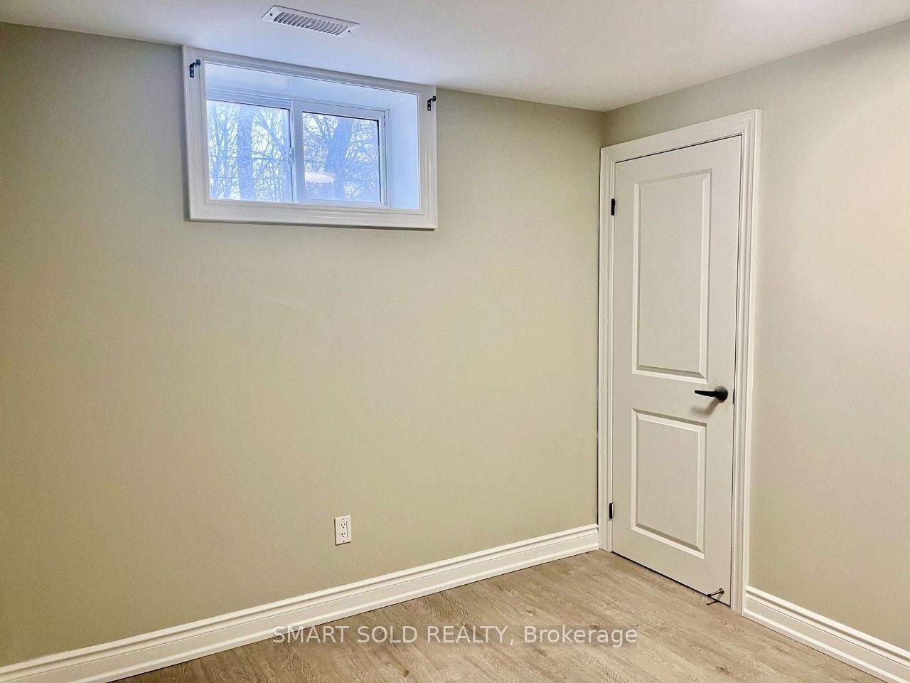 228 Silverbirch Drive Lower Property Photo 7
