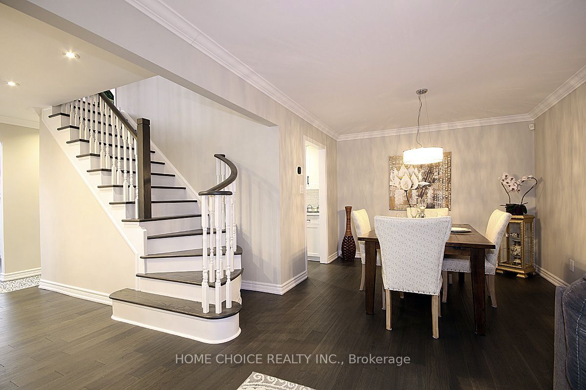 155 Hollandview Trail Property Photo 2