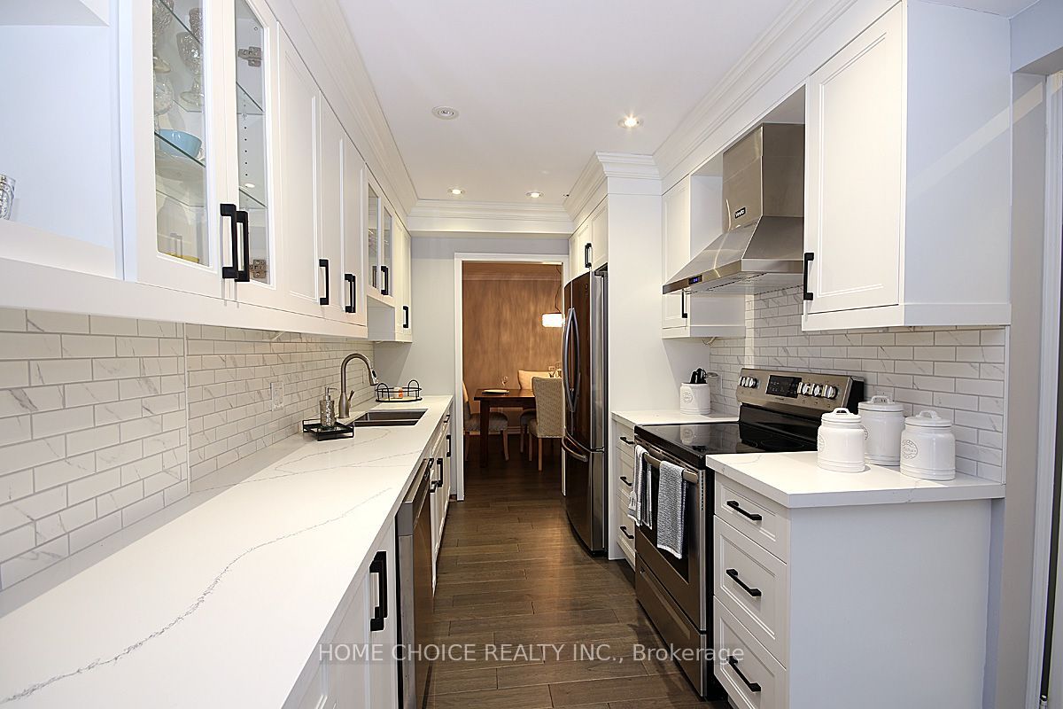 155 Hollandview Trail Property Photo 6