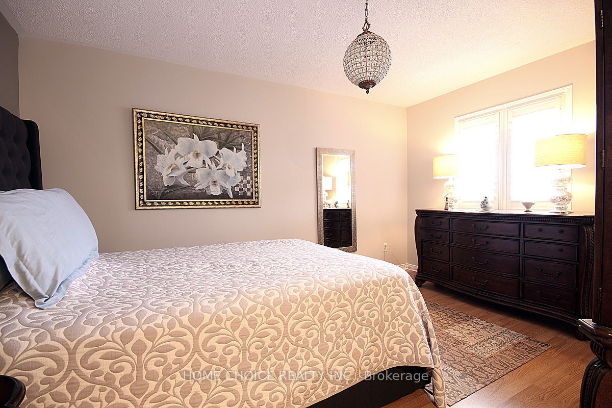 155 Hollandview Trail Property Photo 14