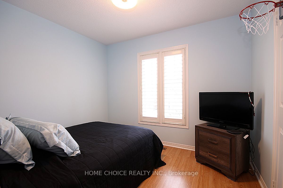 155 Hollandview Trail Property Photo 16