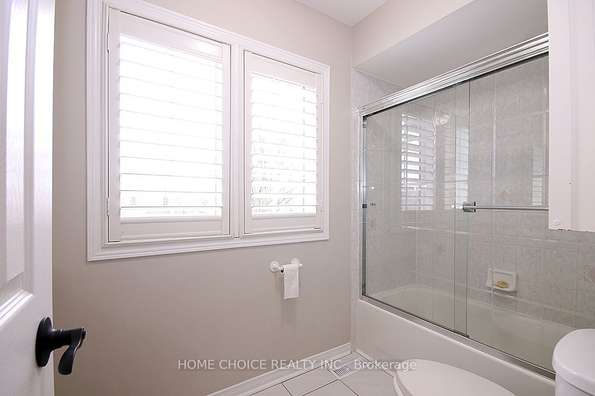 155 Hollandview Trail Property Photo 17