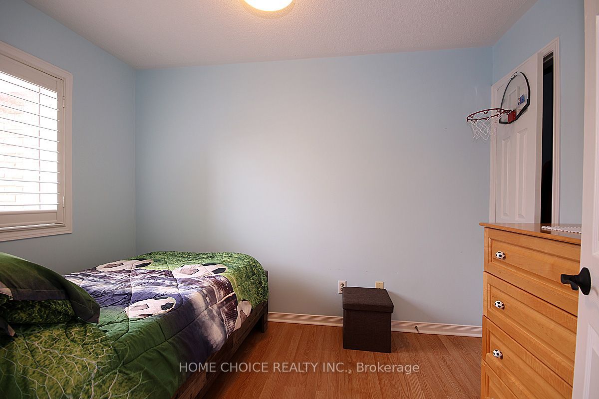 155 Hollandview Trail Property Photo 18