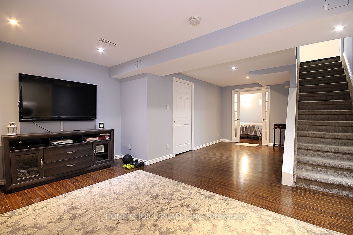 155 Hollandview Trail Property Photo 20