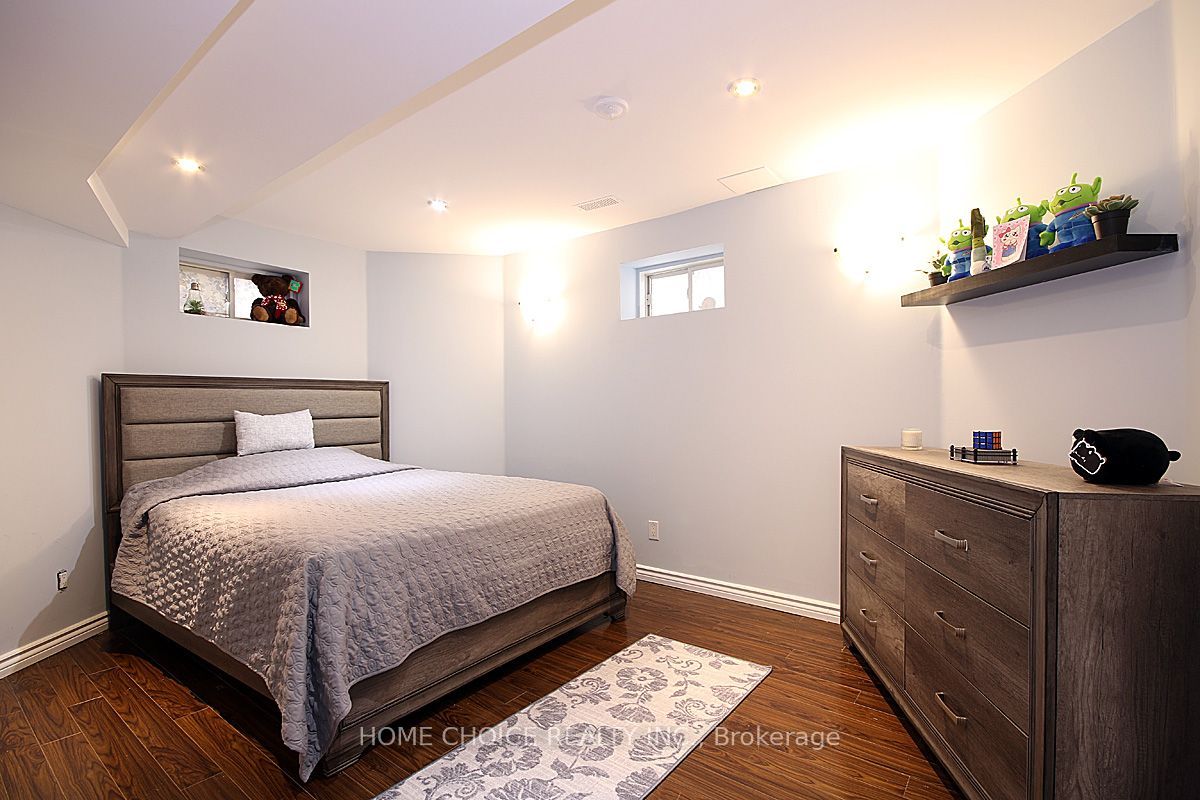 155 Hollandview Trail Property Photo 23