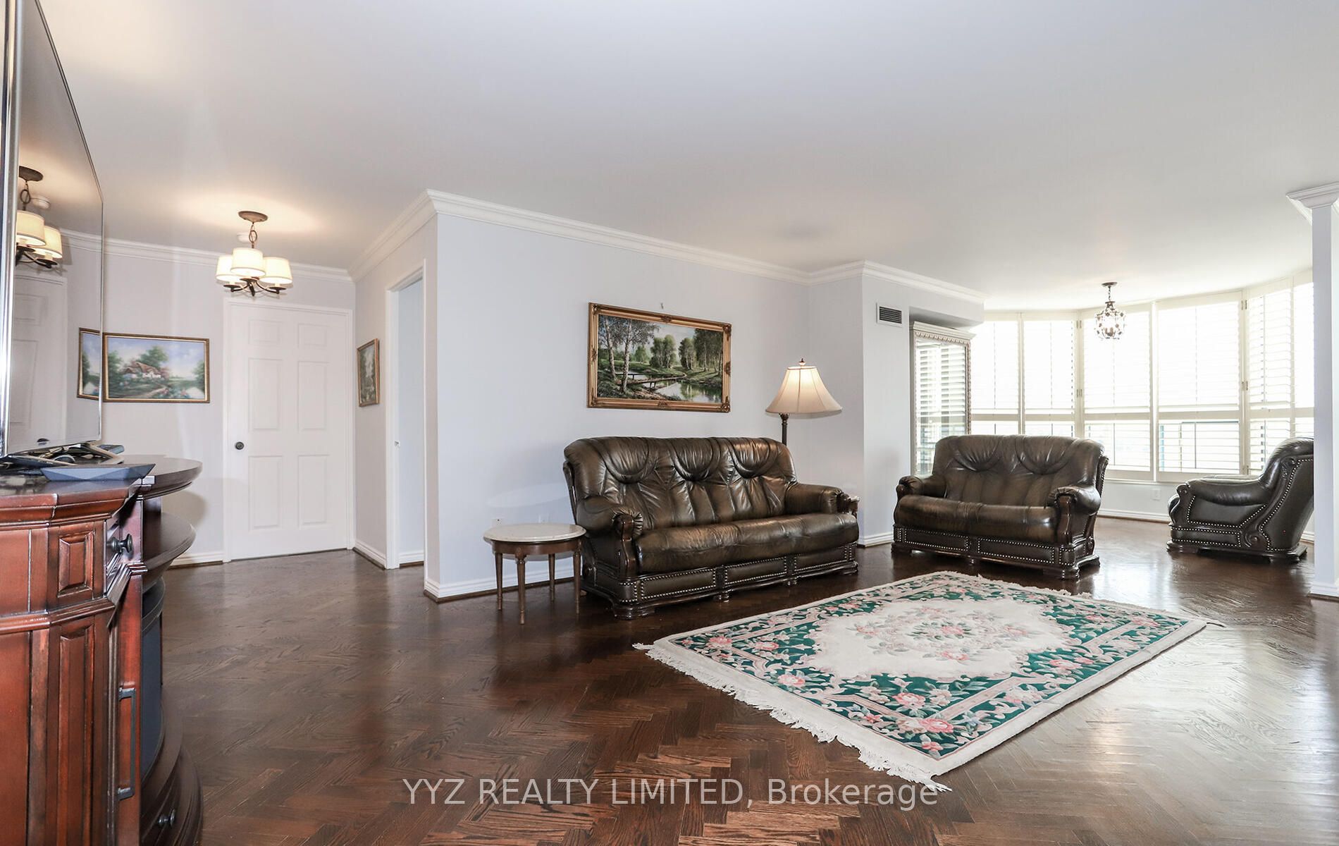 1 Clark Avenue W 808 Property Photo 6