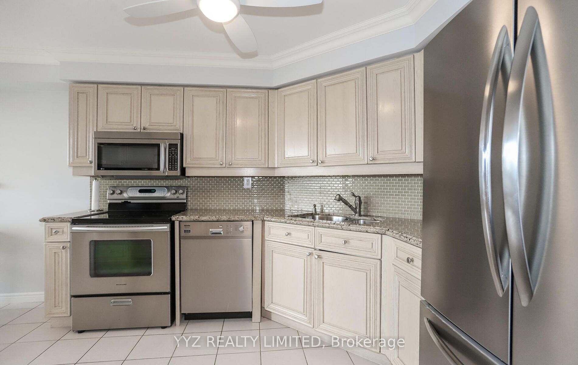 1 Clark Avenue W 808 Property Photo 8