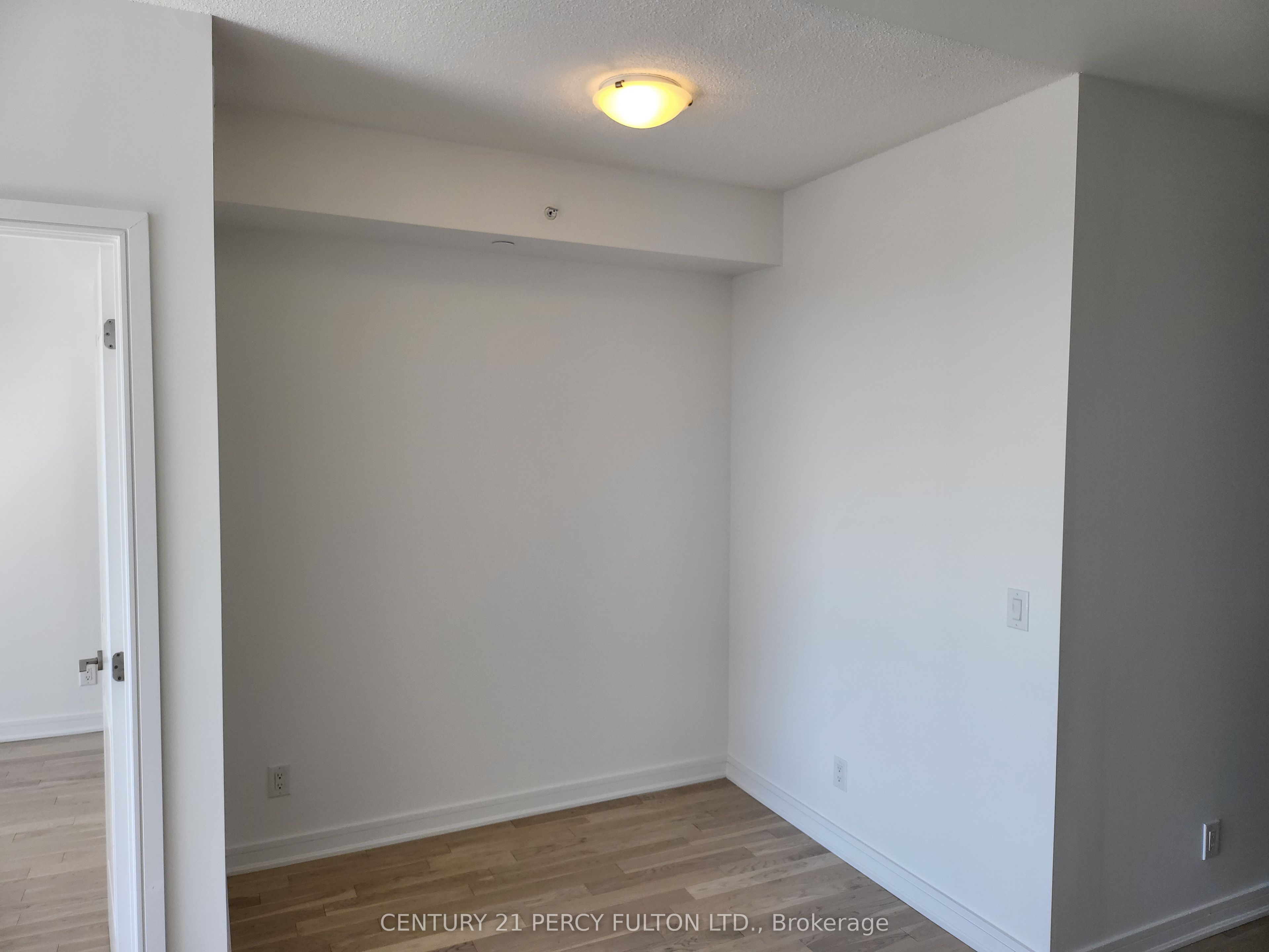 9201 Yonge Street Nw 2008 Property Photo 7