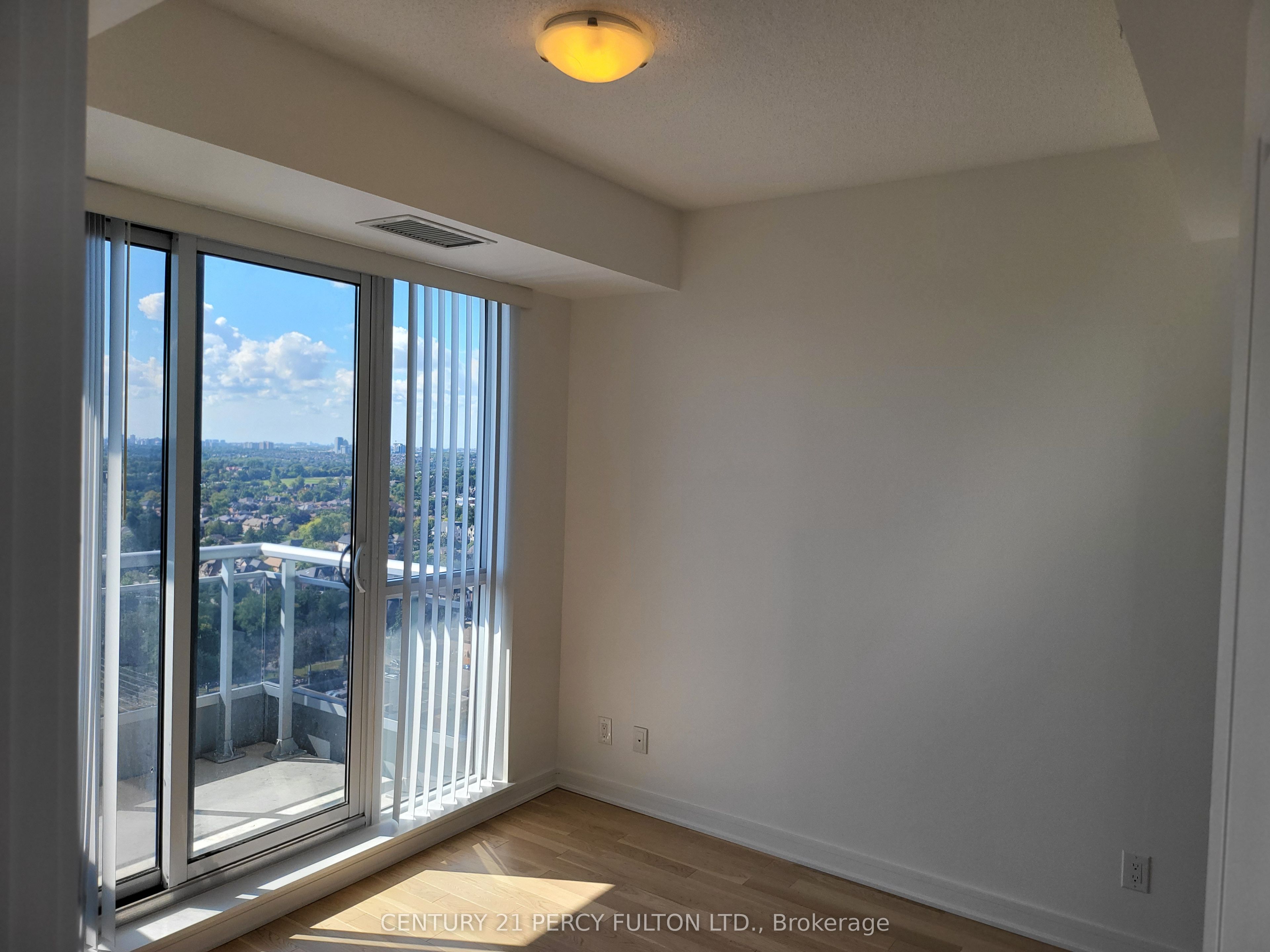 9201 Yonge Street Nw 2008 Property Photo 8