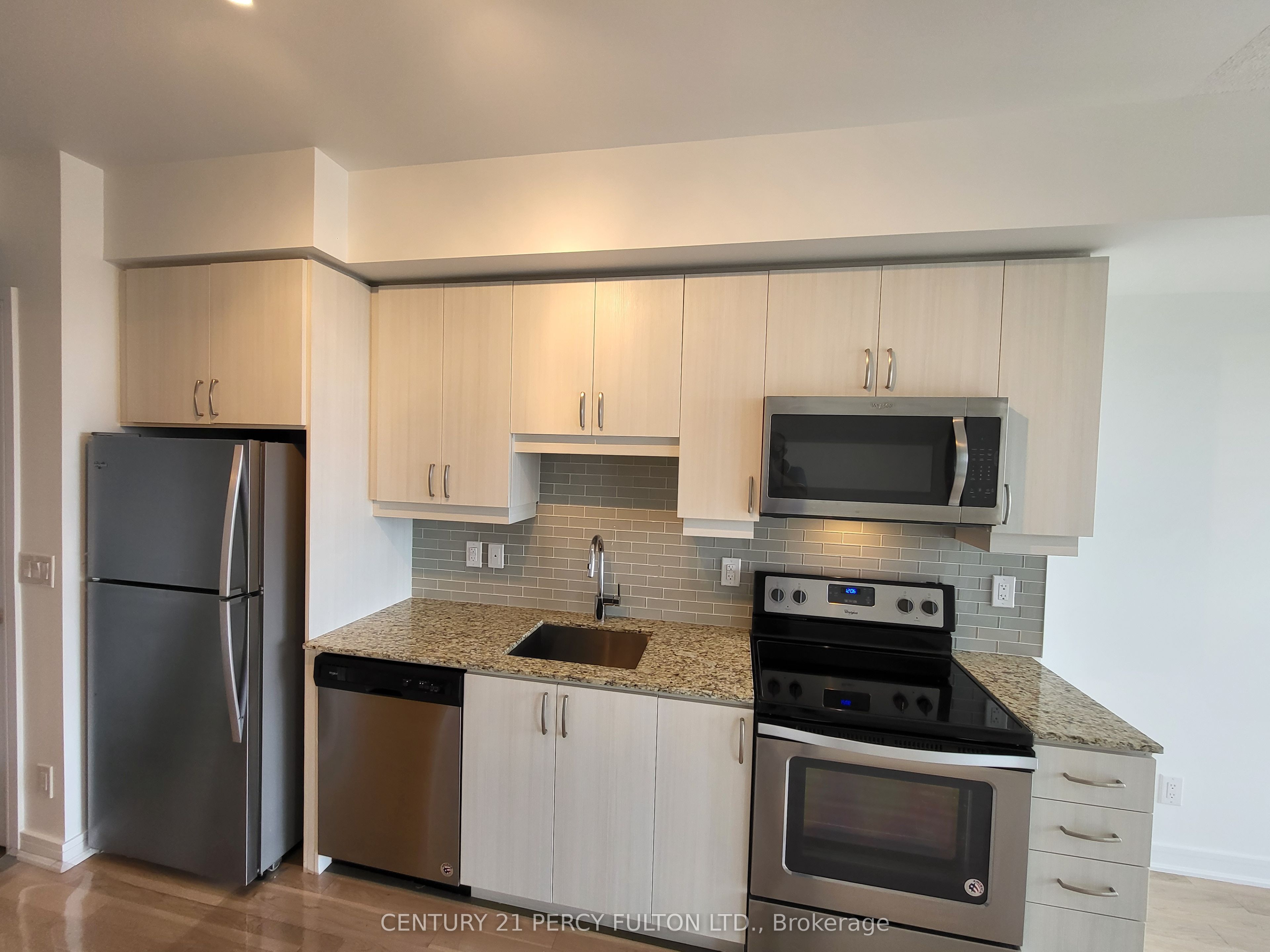 9201 Yonge Street Nw 2008 Property Photo 12