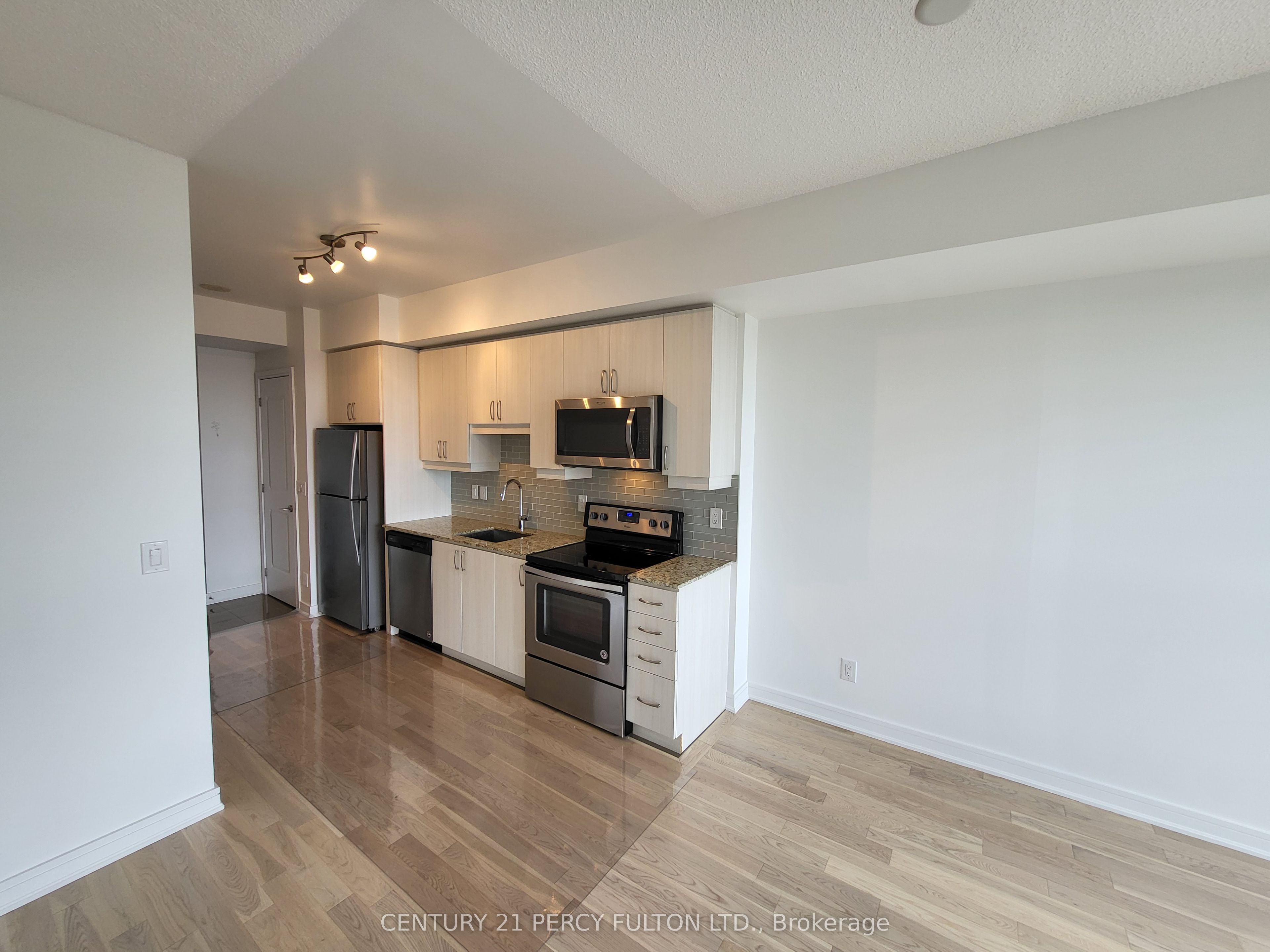 9201 Yonge Street Nw 2008 Property Photo 13