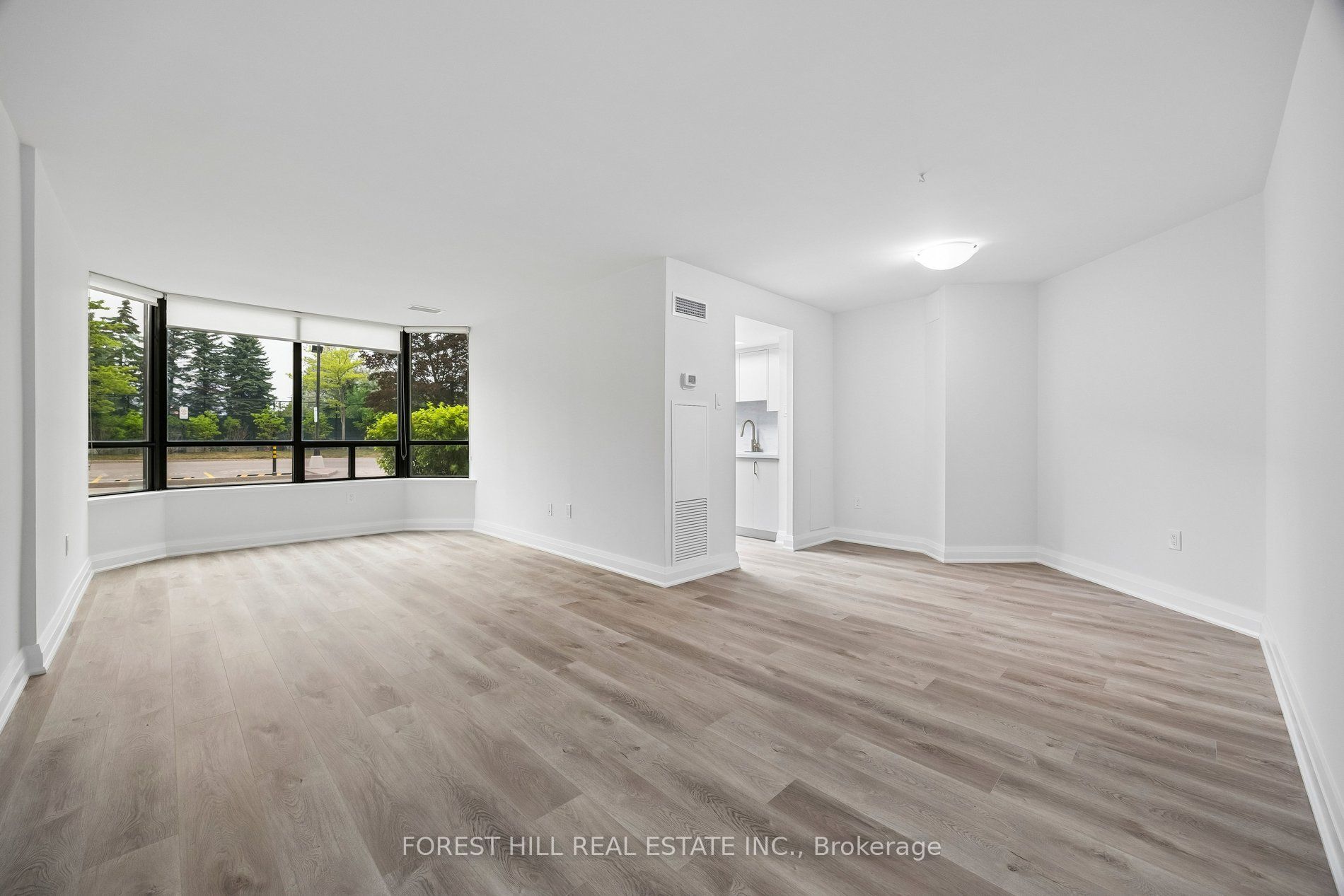 7420 Bathurst Street 101 Property Photo 2