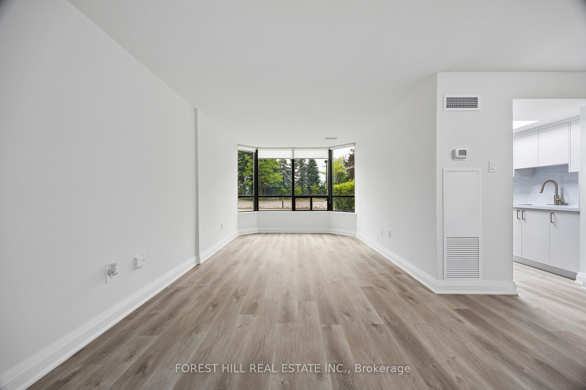 7420 Bathurst Street 101 Property Photo 3
