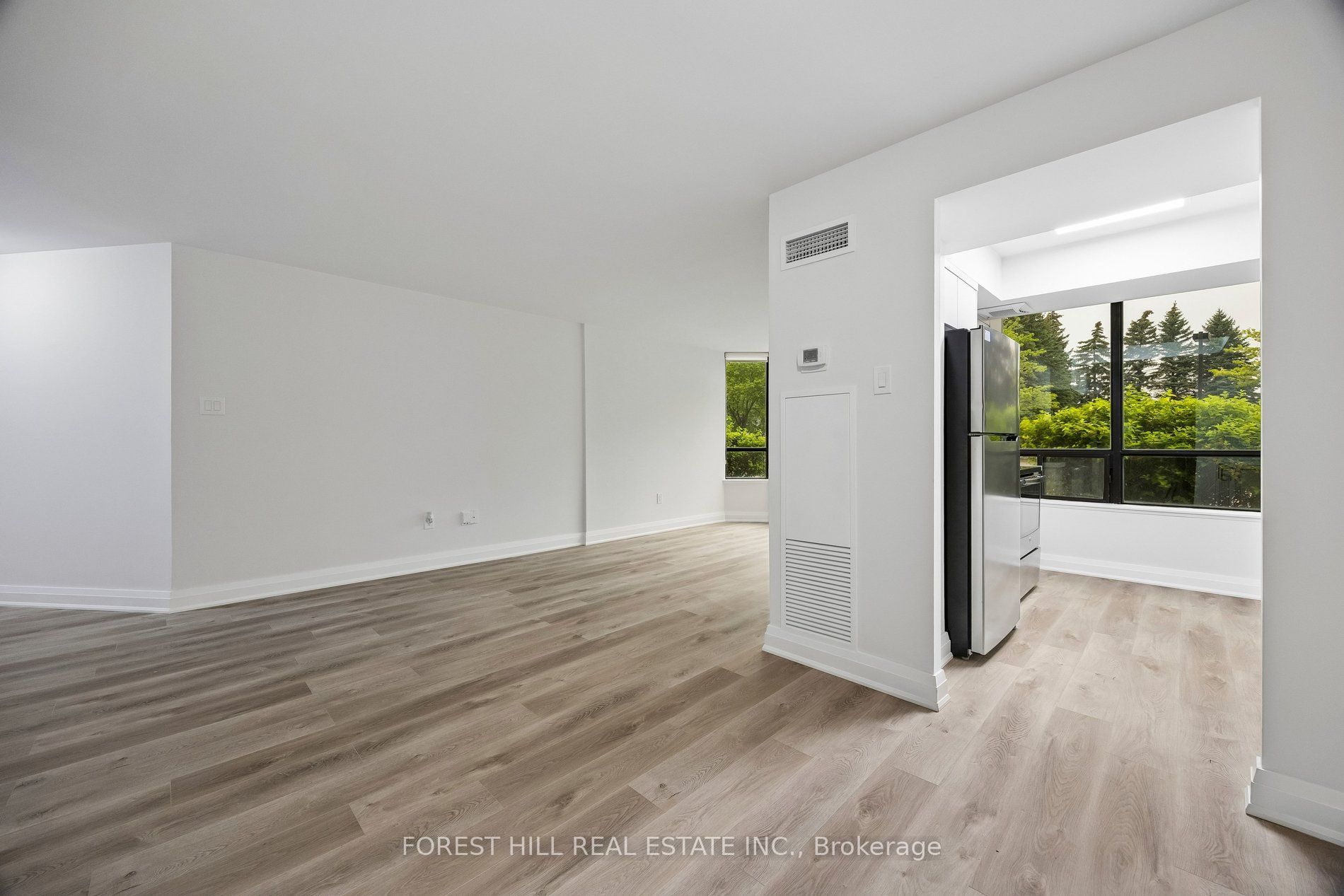 7420 Bathurst Street 101 Property Photo 4