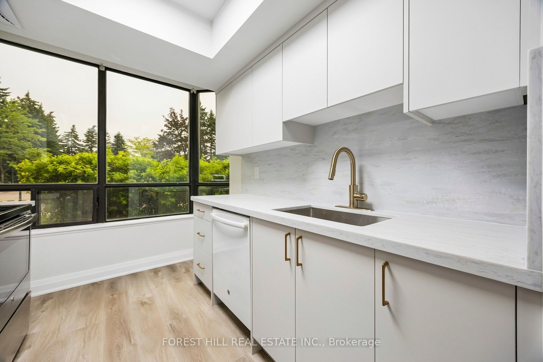 7420 Bathurst Street 101 Property Photo 5