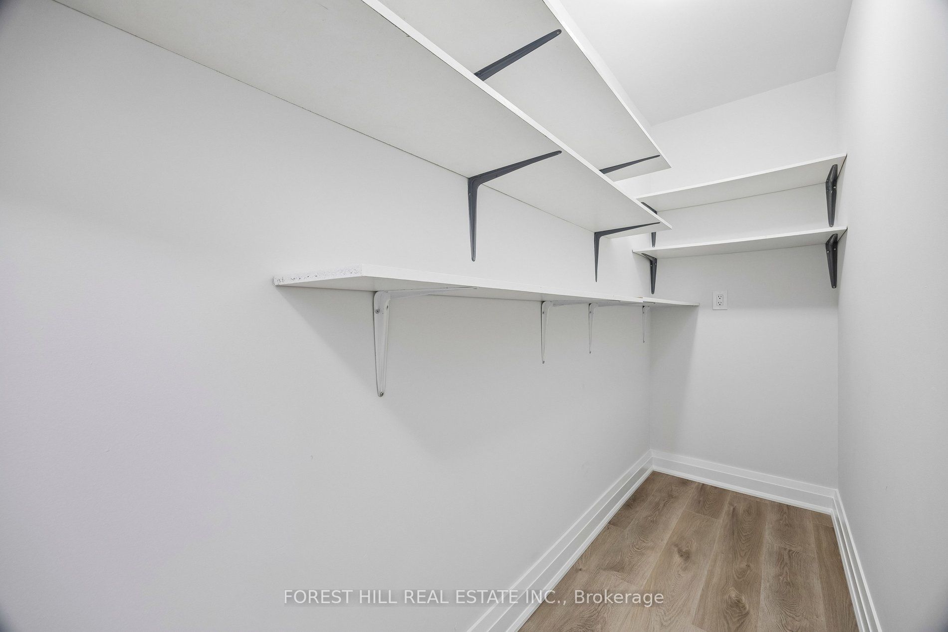 7420 Bathurst Street 101 Property Photo 12