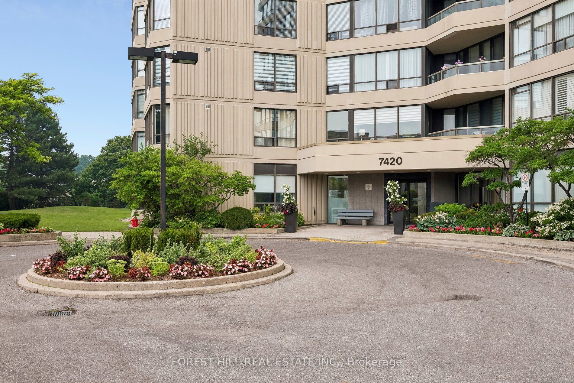 7420 Bathurst Street 101 Property Photo 14
