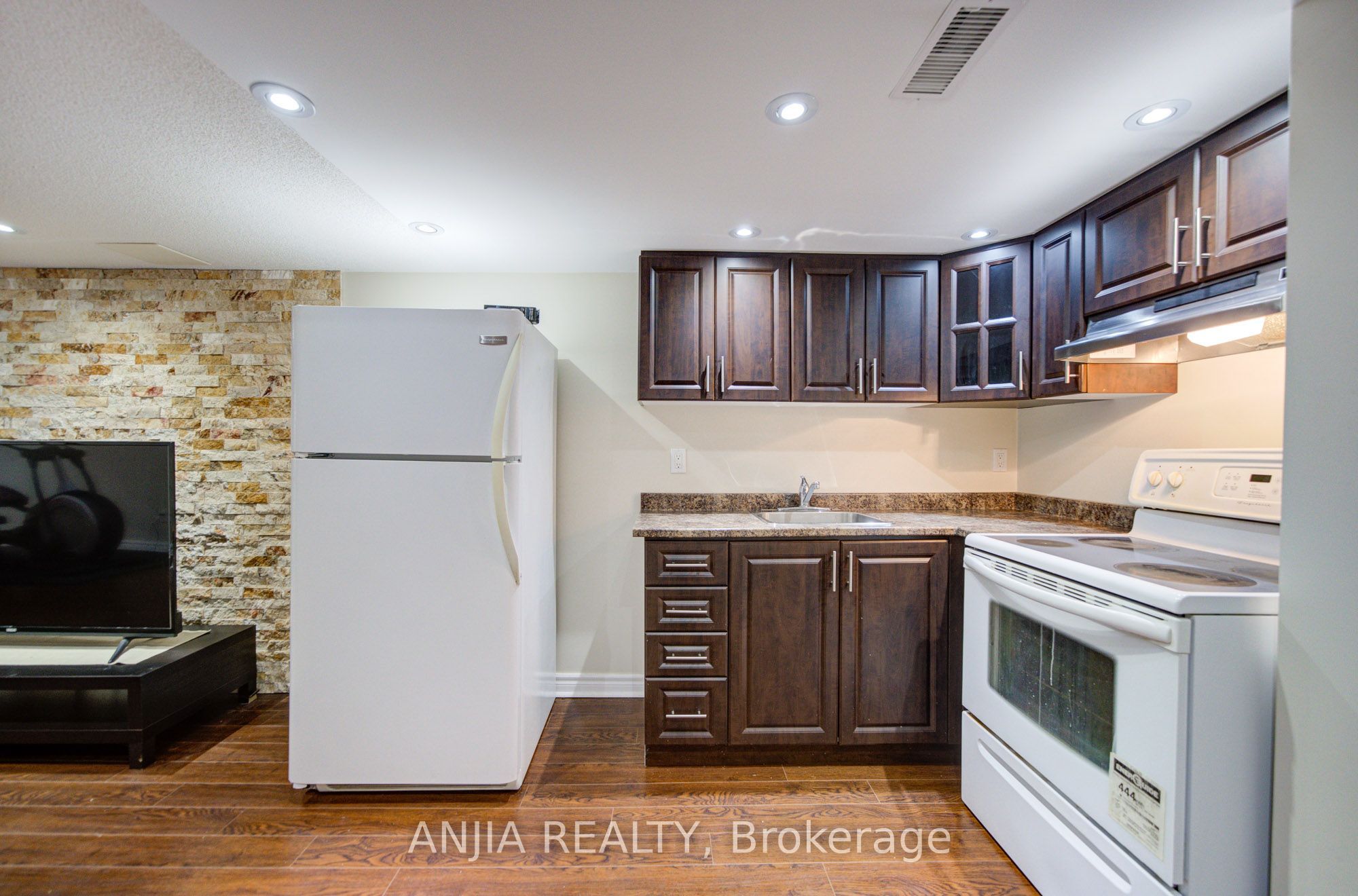 73 Hawksbury Road Property Photo 45
