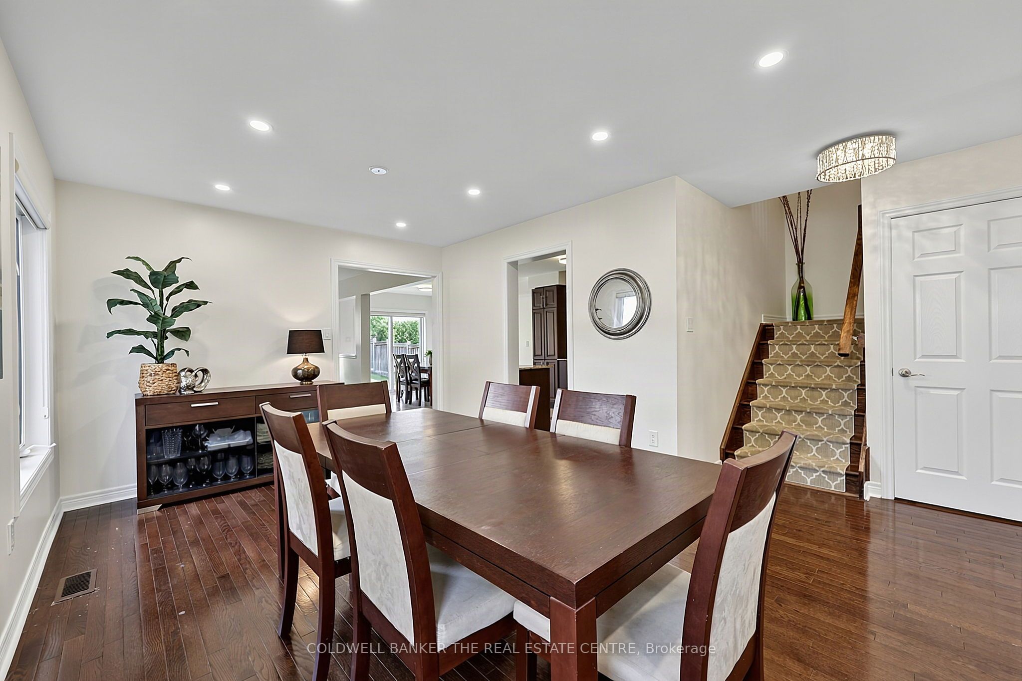 18 Herefordshire Crescent Property Photo 8