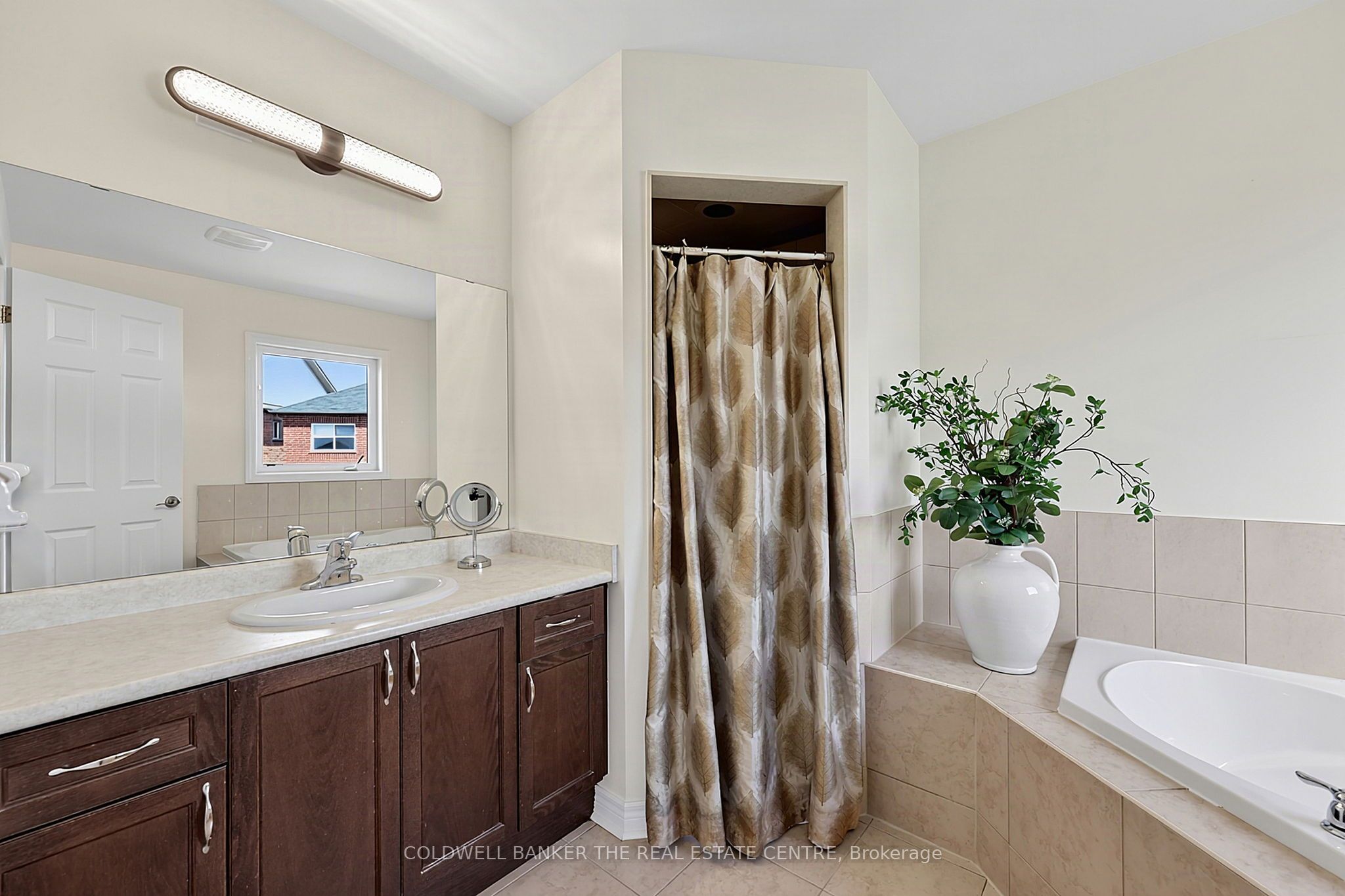 18 Herefordshire Crescent Property Photo 23