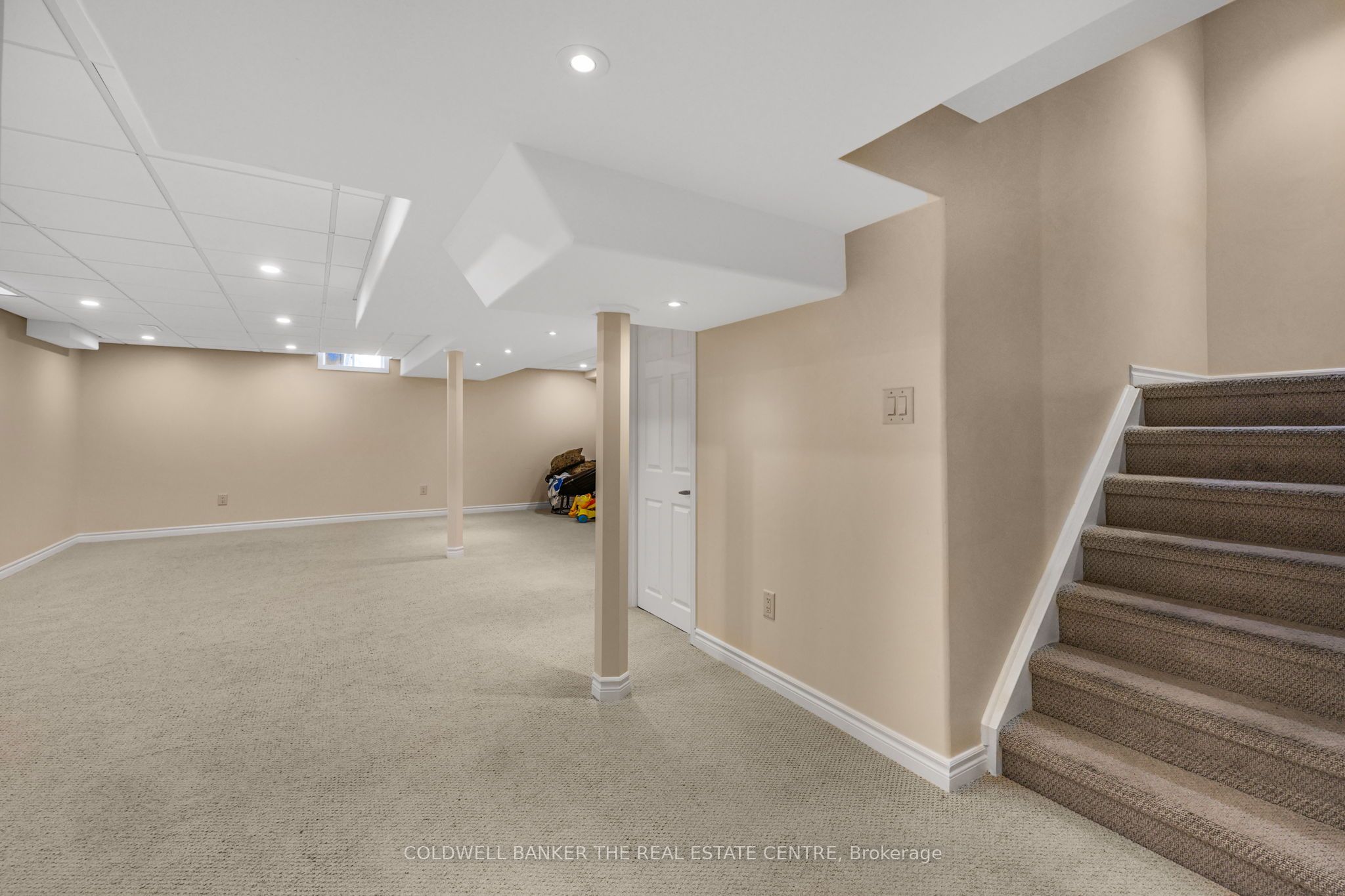 18 Herefordshire Crescent Property Photo 28