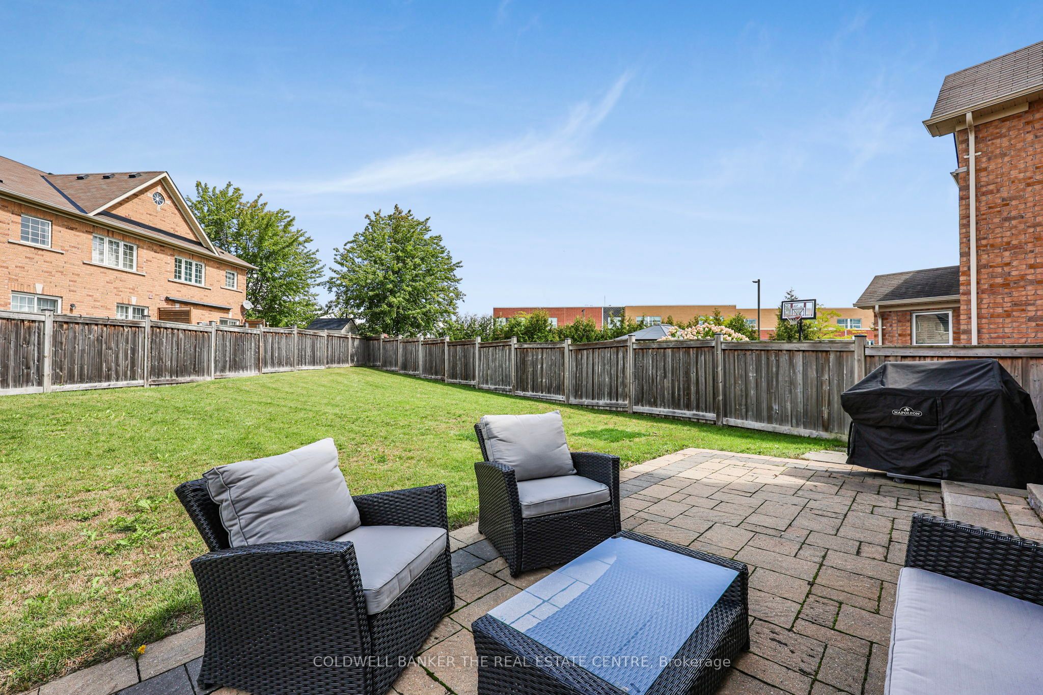 18 Herefordshire Crescent Property Photo 34