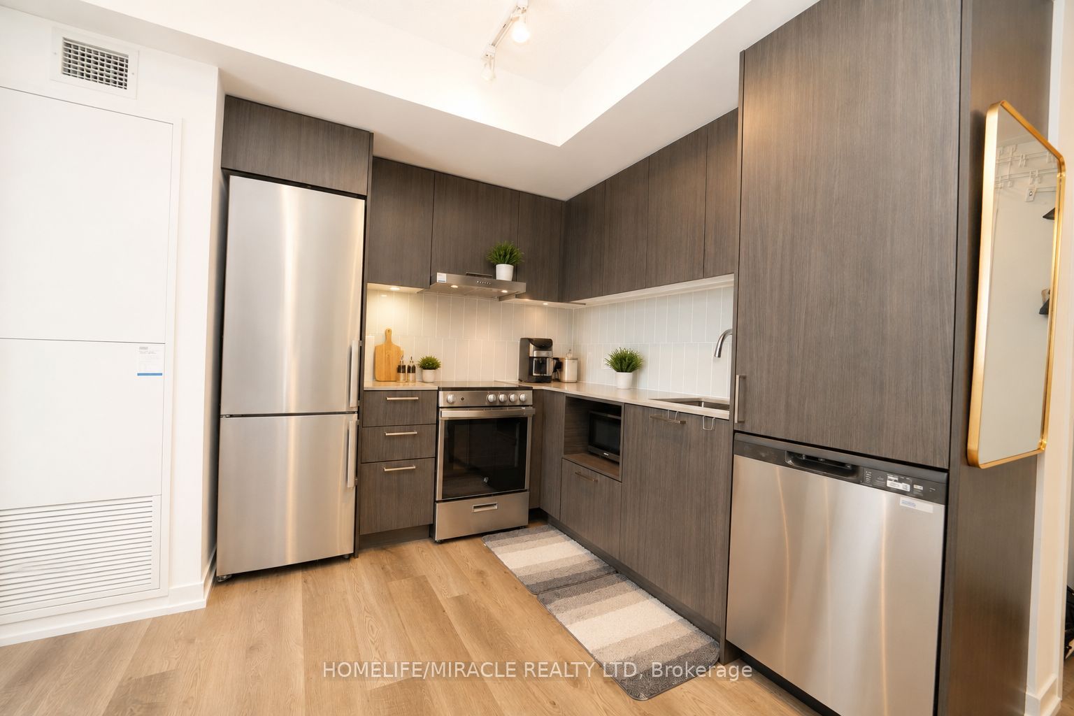 195 Commerce Street 3612 Property Photo 5