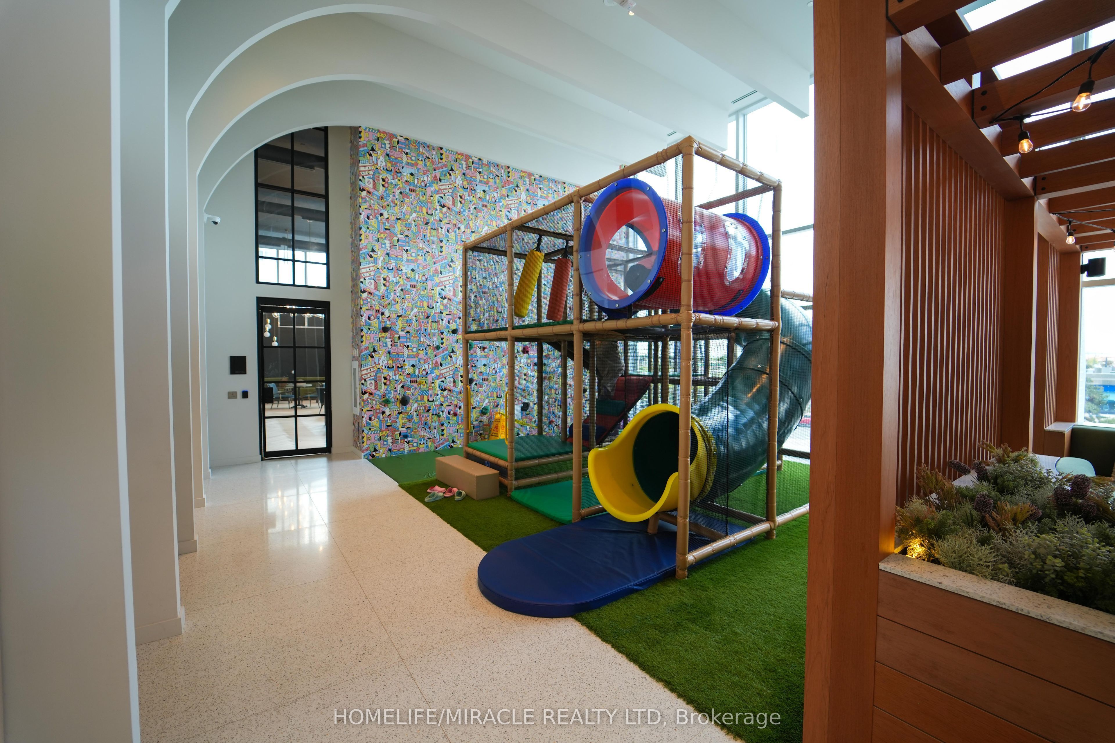 195 Commerce Street 3612 Property Photo 12
