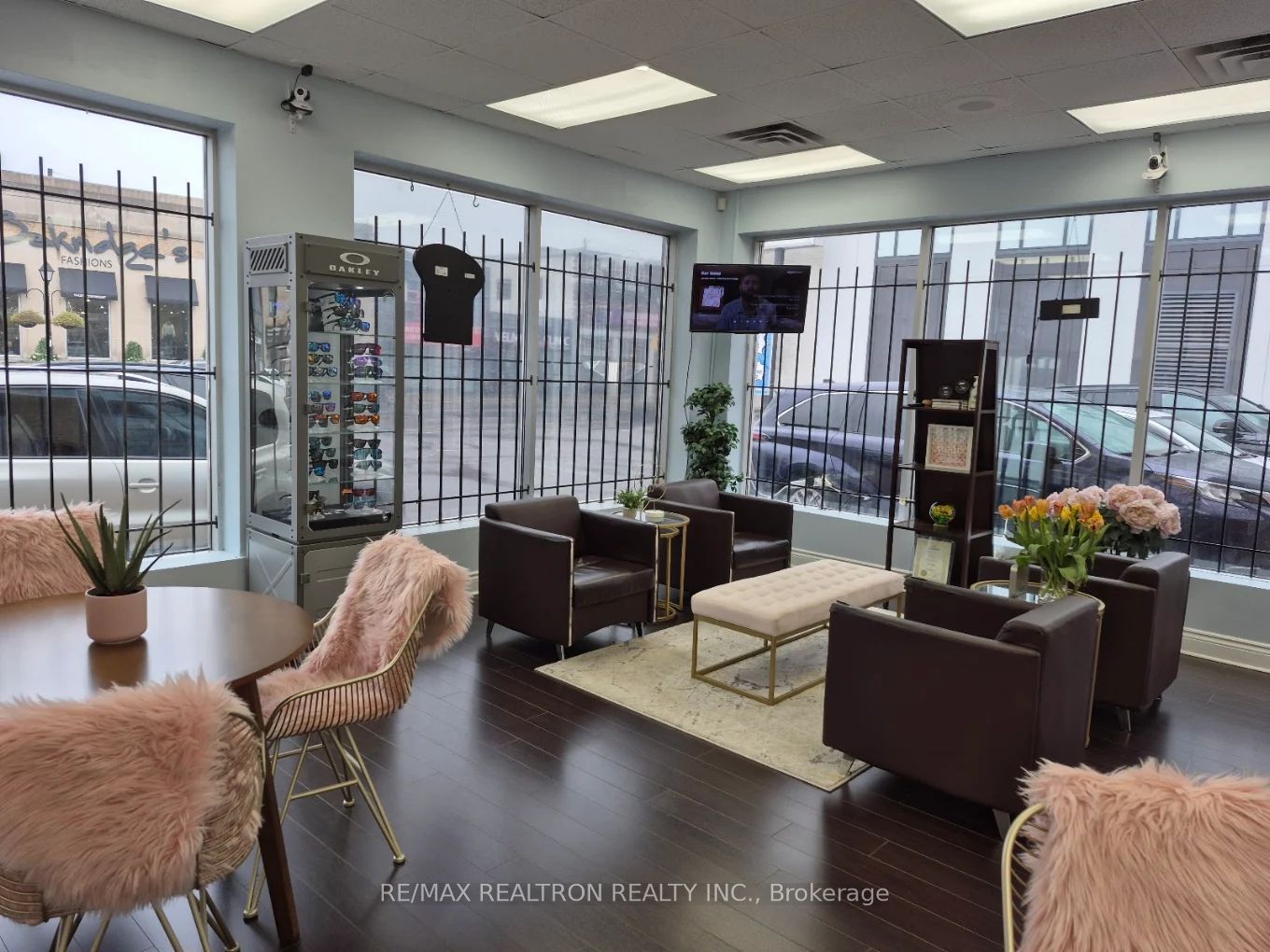 15198 Yonge Street #2 Property Photo 2