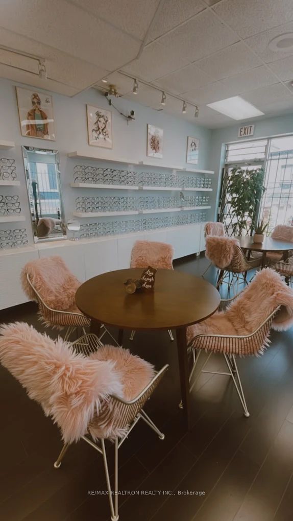 15198 Yonge Street #2 Property Photo 3