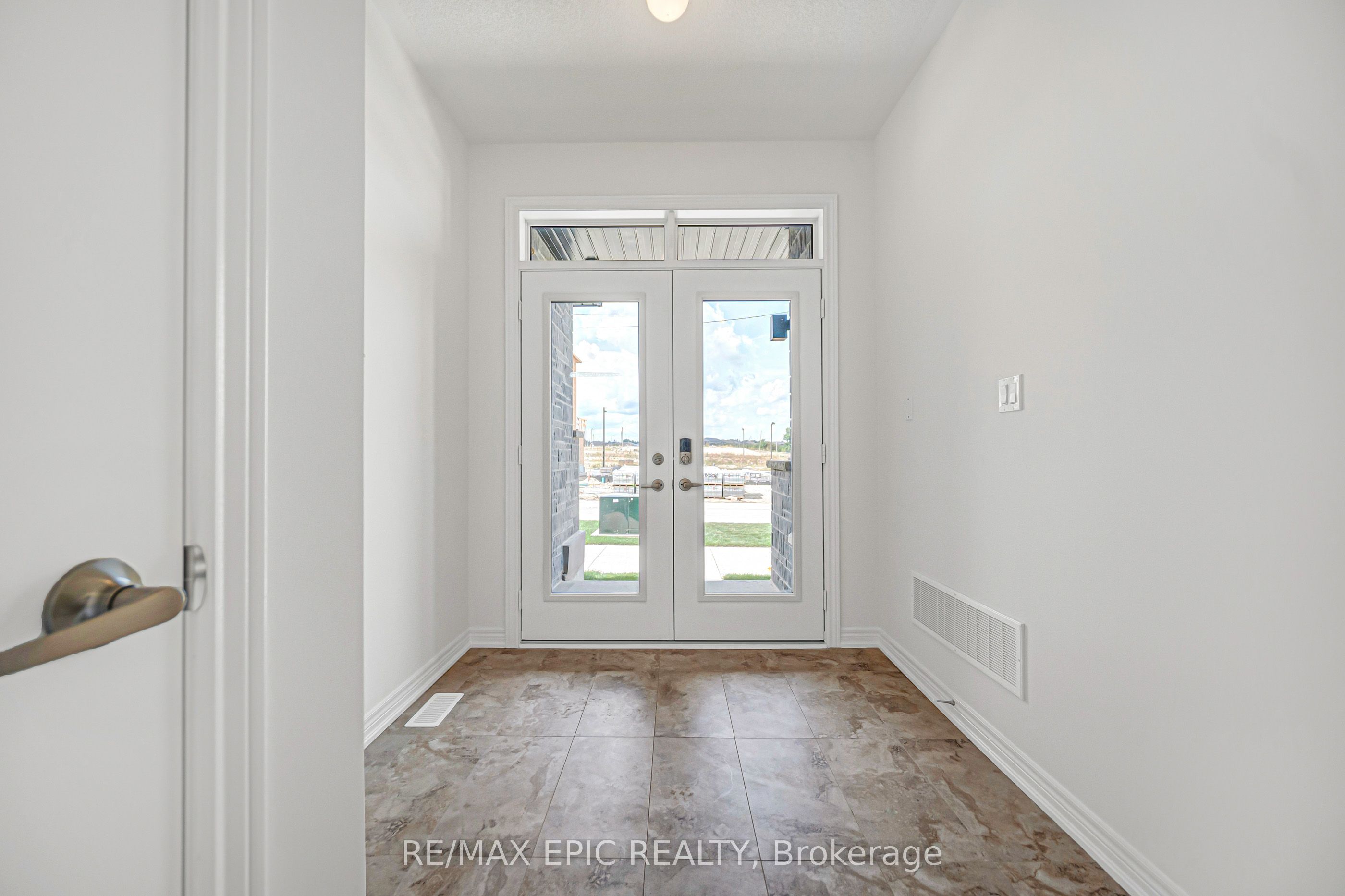 179 Vine Cliff Boulevard Property Photo 4