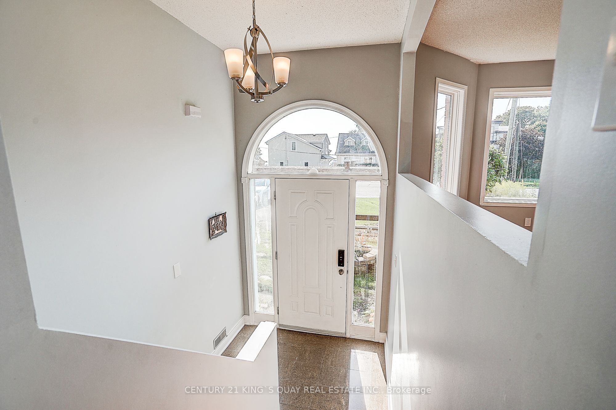 27 Windy Shore Drive Property Photo 12