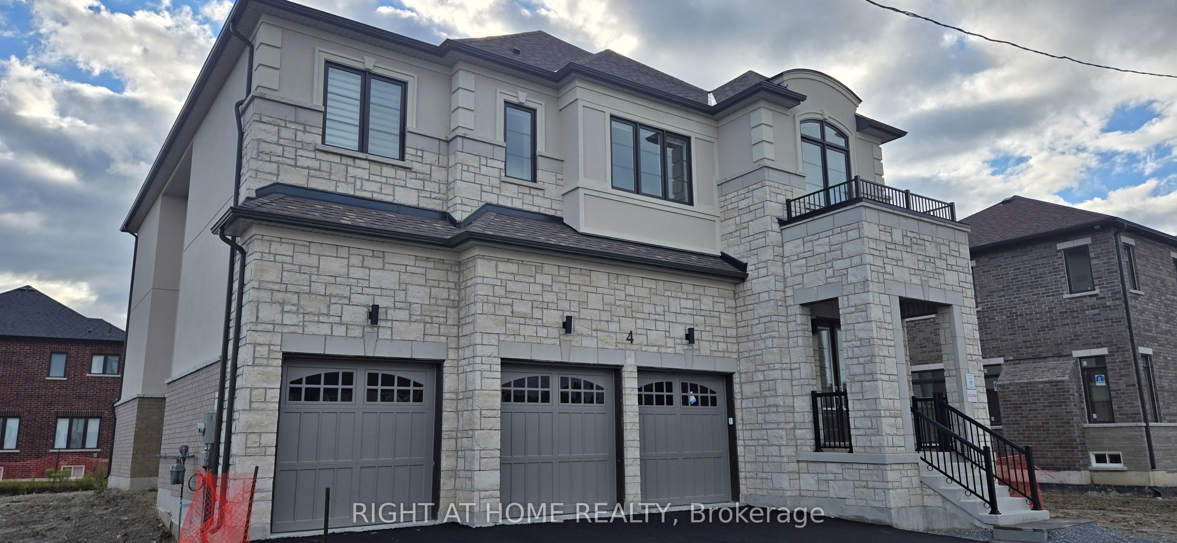 4 Max Bulmer Court Property Photo 1