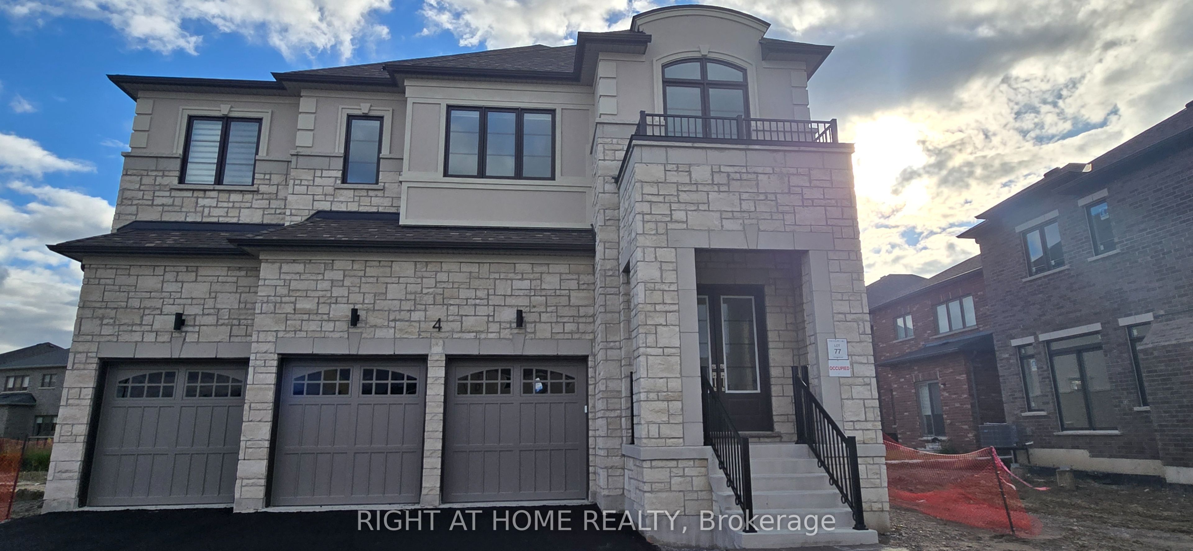 4 Max Bulmer Court Property Photo 2