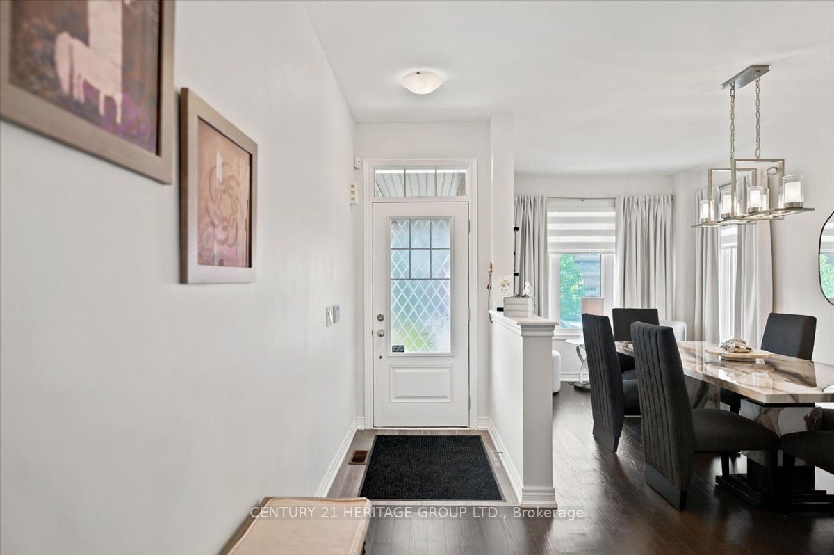 100 Mondial Crescent E Property Photo 2