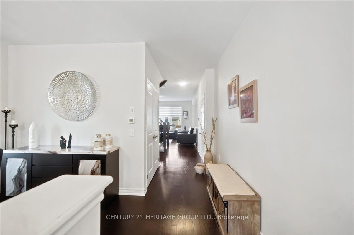100 Mondial Crescent E Property Photo 3