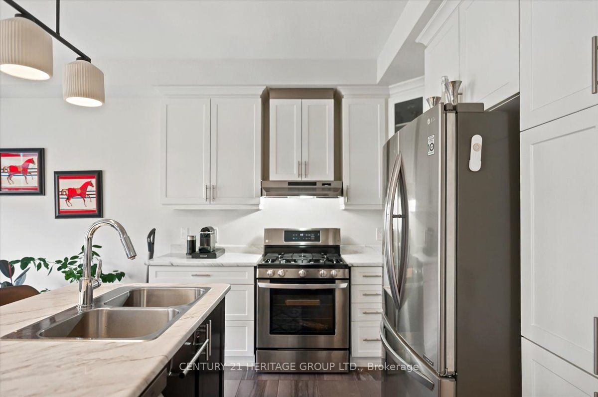 100 Mondial Crescent E Property Photo 4