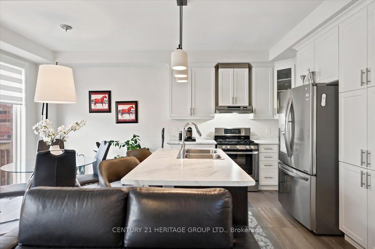 100 Mondial Crescent E Property Photo 5