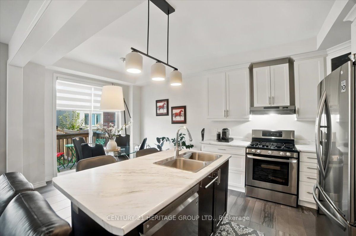 100 Mondial Crescent E Property Photo 7