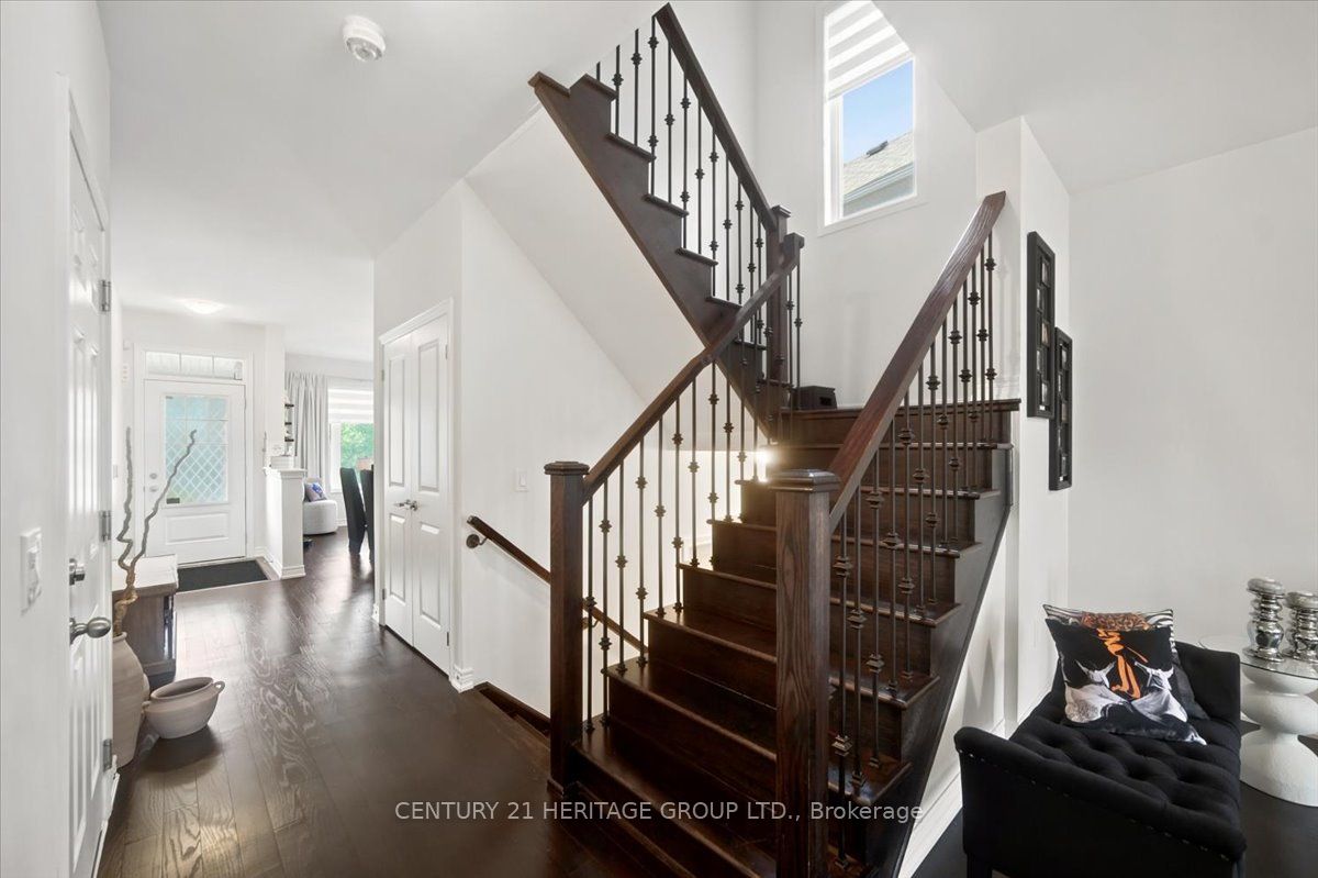 100 Mondial Crescent E Property Photo 10