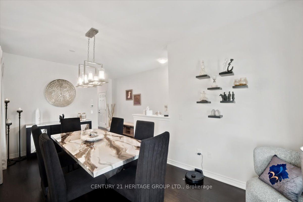 100 Mondial Crescent E Property Photo 12