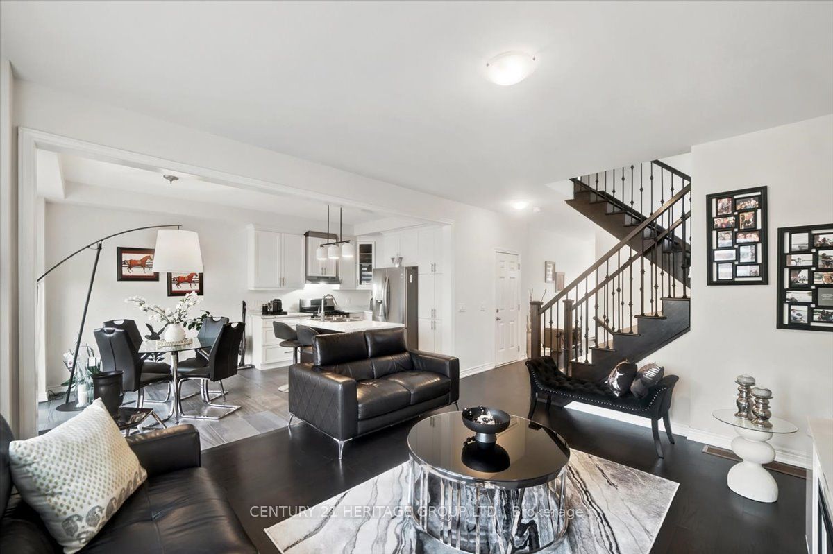 100 Mondial Crescent E Property Photo 14